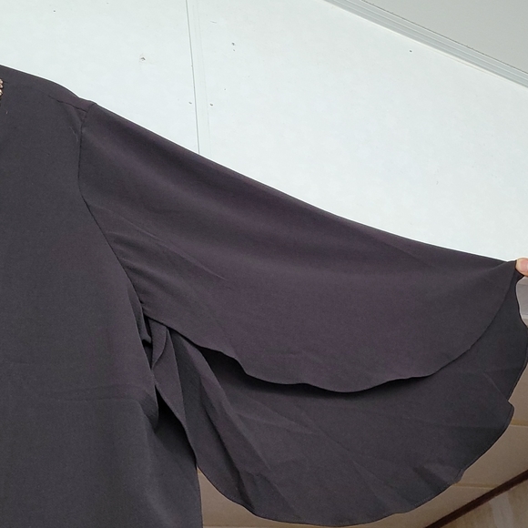 Brand new lightweight blouse with gem neckline - Picture 4 of 4